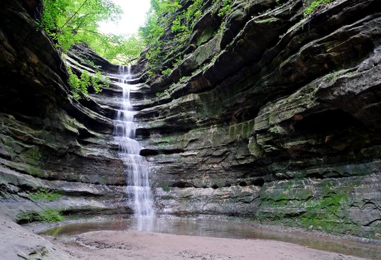 One of the most well-known waterfalls at Starved Rock State Park, St. Louis Canyon
